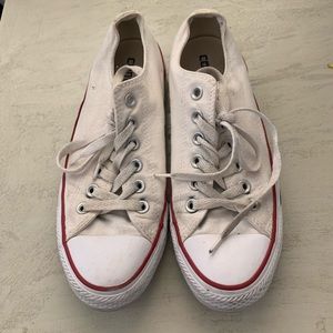 White converse 👟